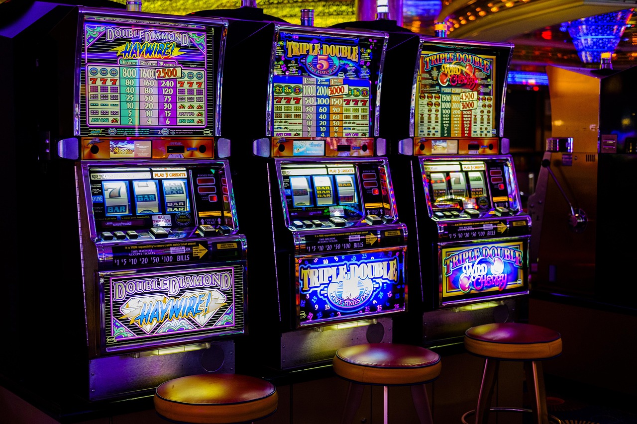 gameland-casino-slot-machines-and-sports-book-play-black-jack-and-texas-holdem-poker